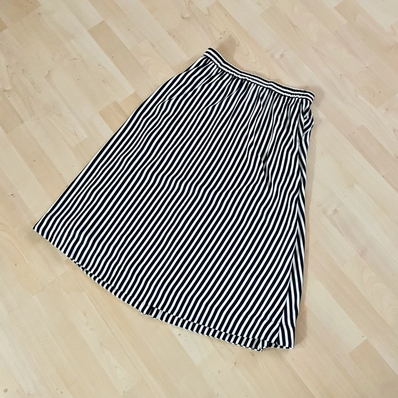H&M Navy White Vertical Striped Button Up Skirt - Picture 5 of 9